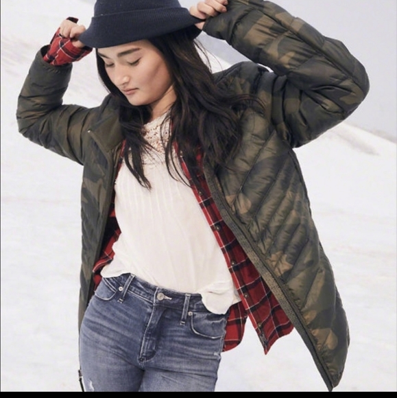 New A&F Lightweight Down-Filled Packable Puffer Jacket OLIVE CAMO - Picture 4 of 12